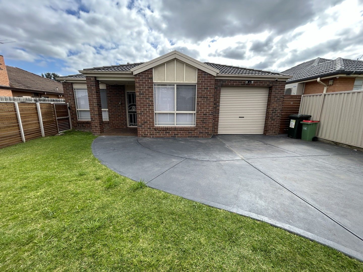 3 bedrooms Villa in 1/37 Eumarella Street TULLAMARINE VIC, 3043
