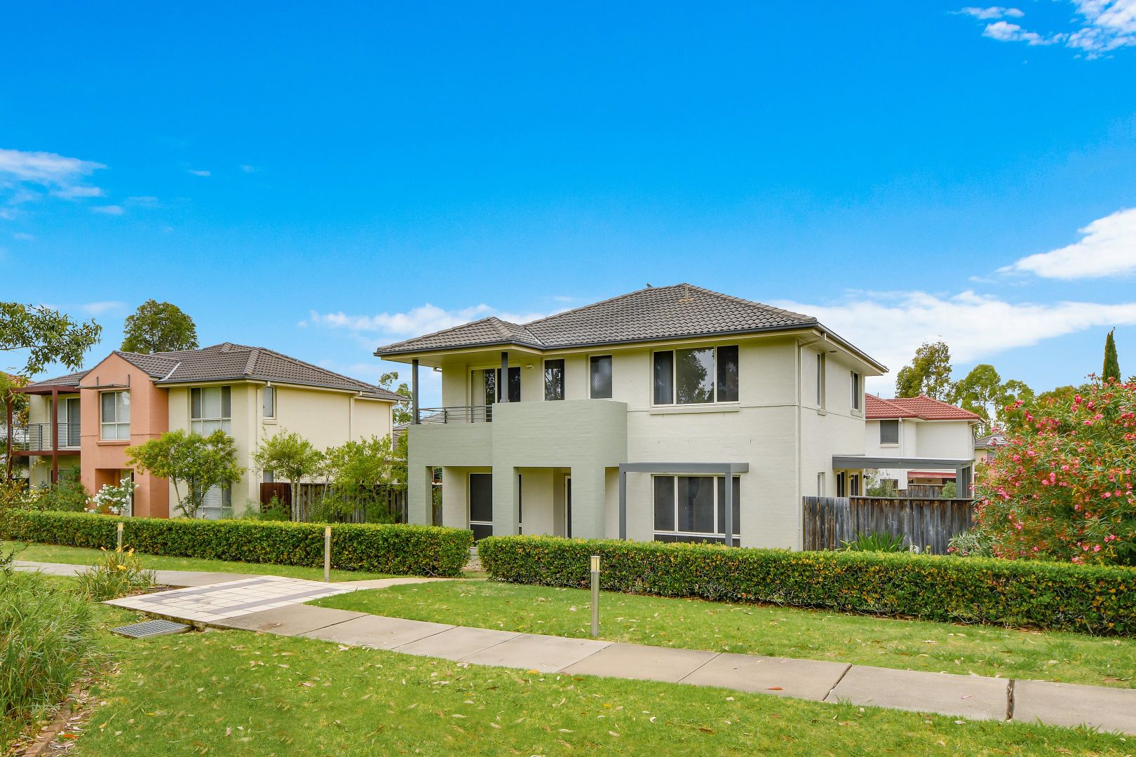 8 Hillsborough Crescent, Glenfield NSW 2167