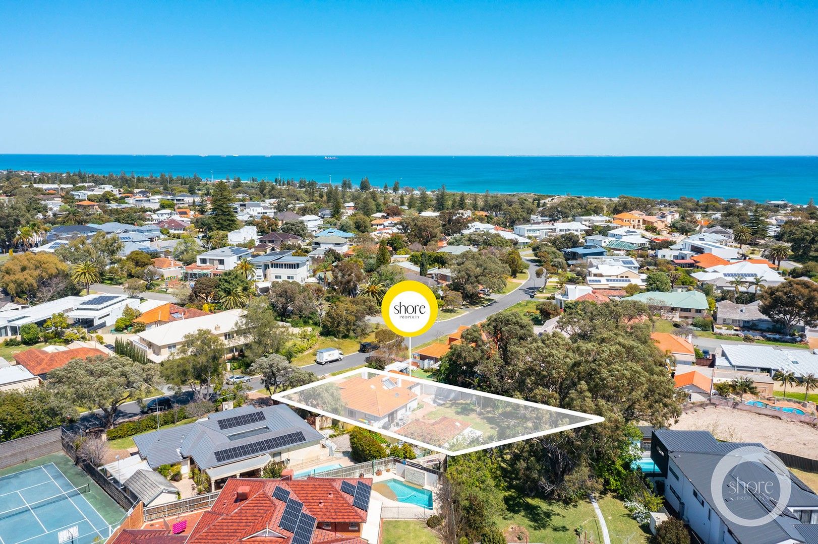 3 bedrooms House in 6 Hesperia Avenue CITY BEACH WA, 6015