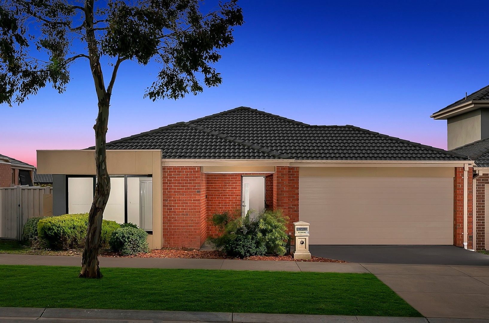 4 bedrooms House in 10 Cable Circuit CRAIGIEBURN VIC, 3064