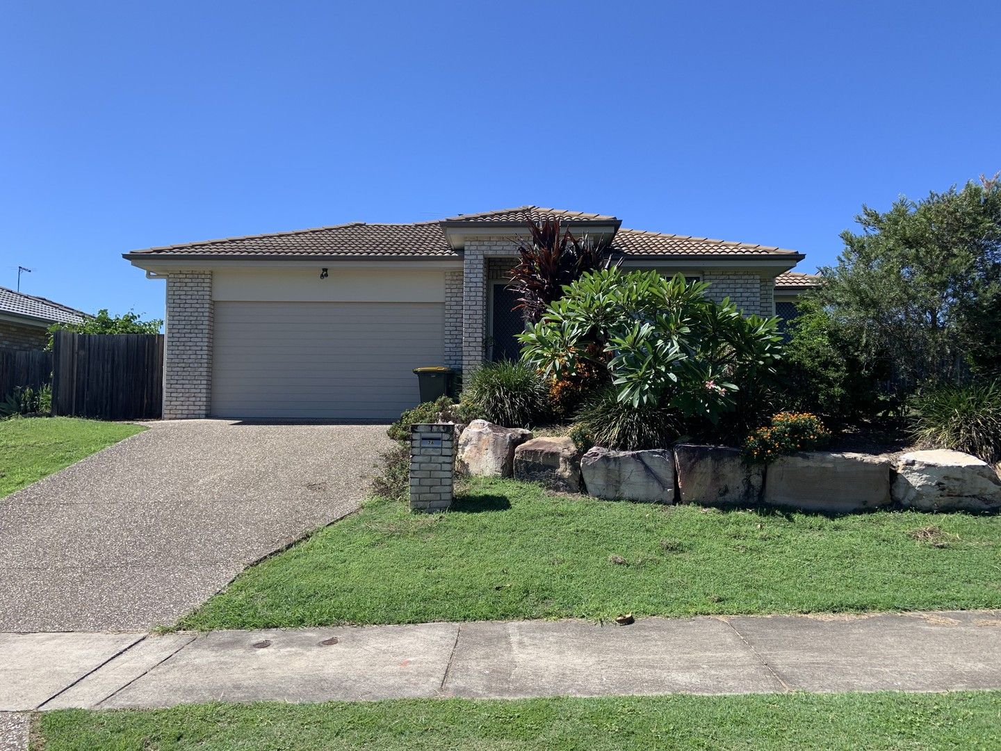 26 Walnut Cres, Lowood QLD 4311, Image 0