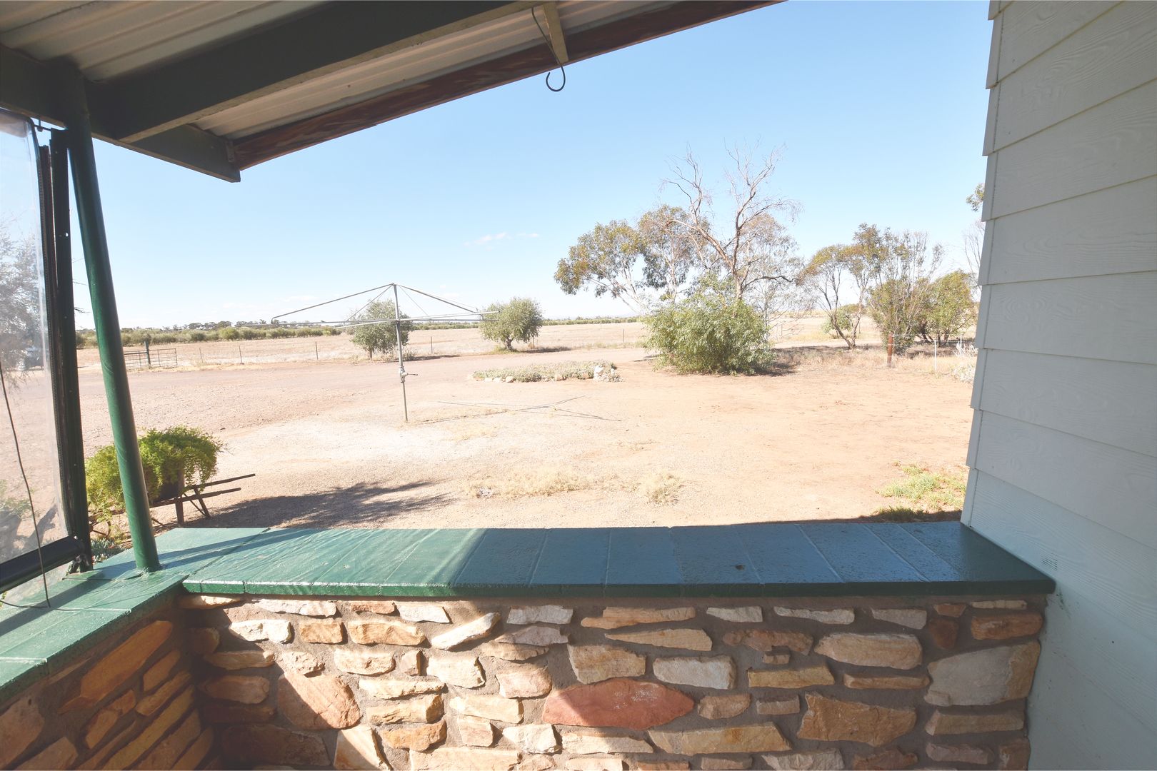 143 Deakin Road, Quorn SA 5433, Image 2