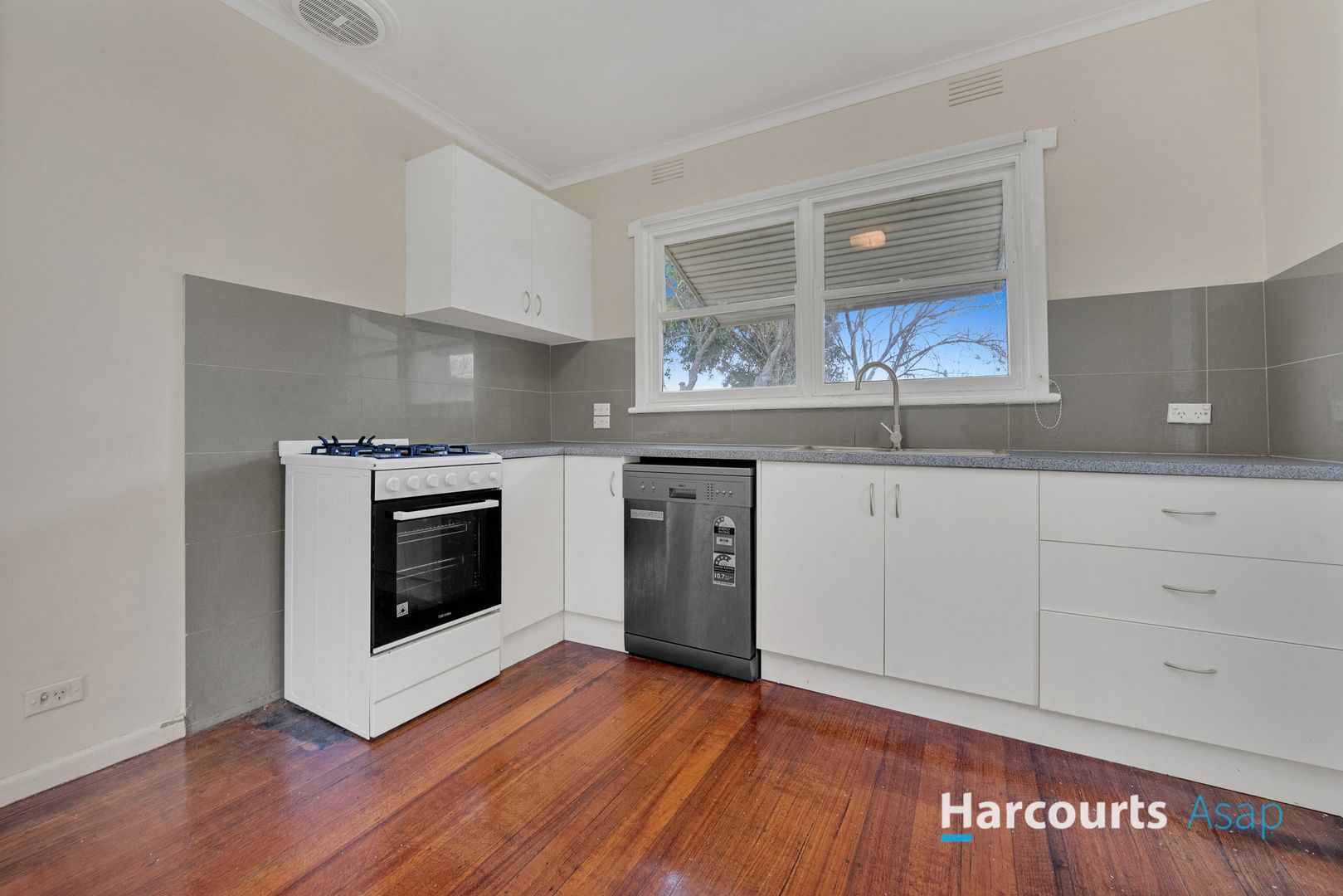 4 Belmont Avenue, Dandenong North VIC 3175, Image 2