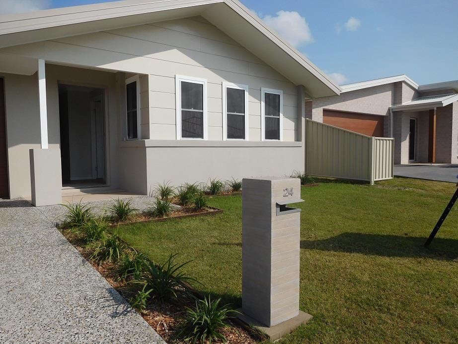 4 bedrooms House in 24 Little Cove Road EMERALD BEACH NSW, 2456