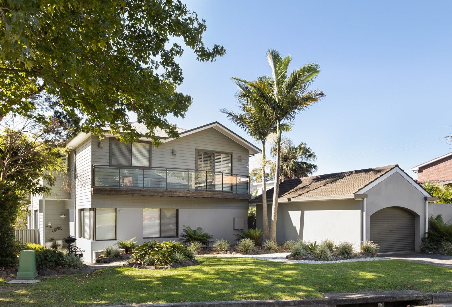 5 bedrooms House in 4 Blanchard Crescent BALGOWNIE NSW, 2519