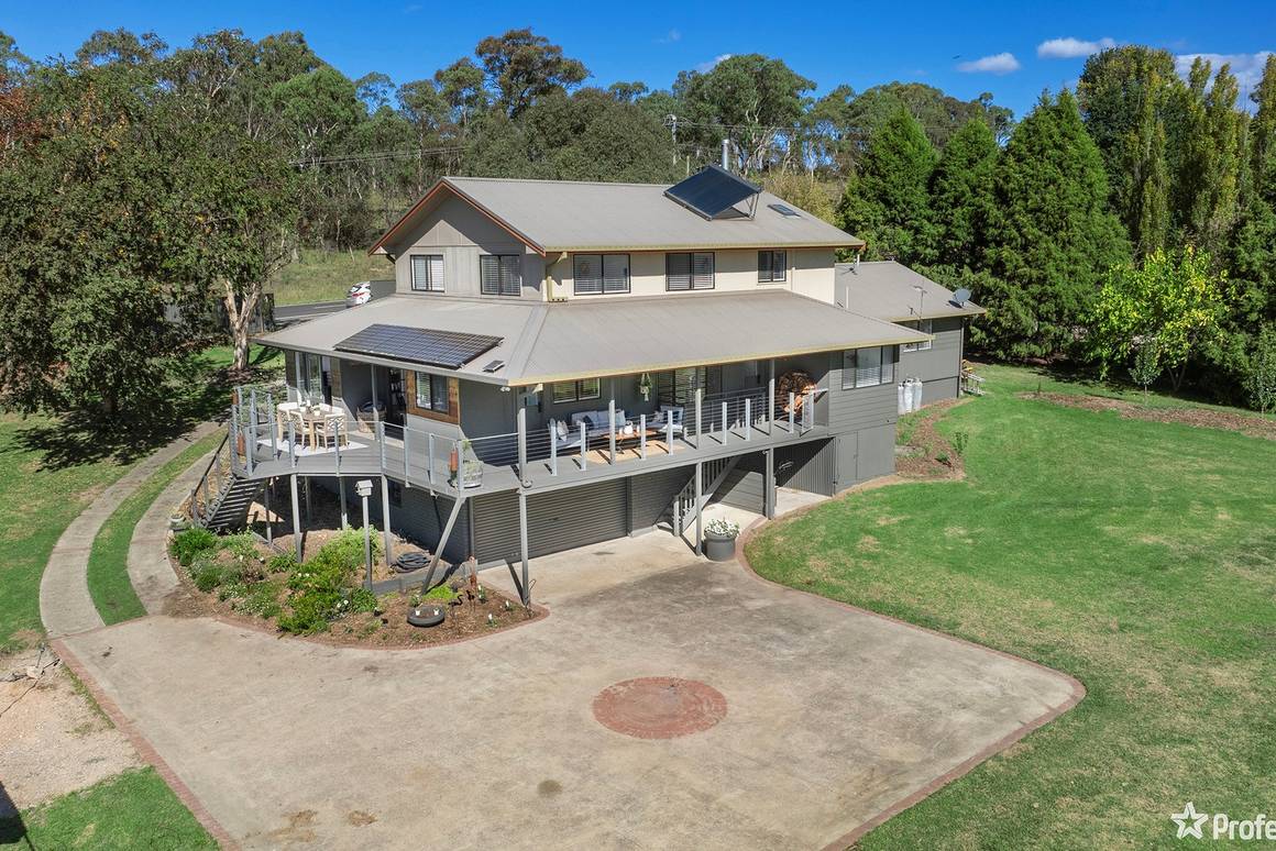 Picture of 16 Dangarsleigh Road, ARMIDALE NSW 2350
