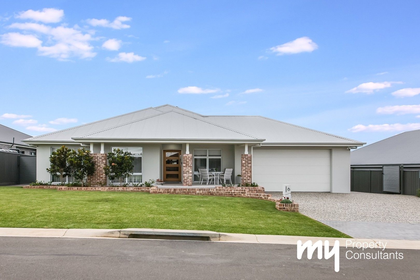 5 bedrooms House in 6 Gaudry Street THE OAKS NSW, 2570