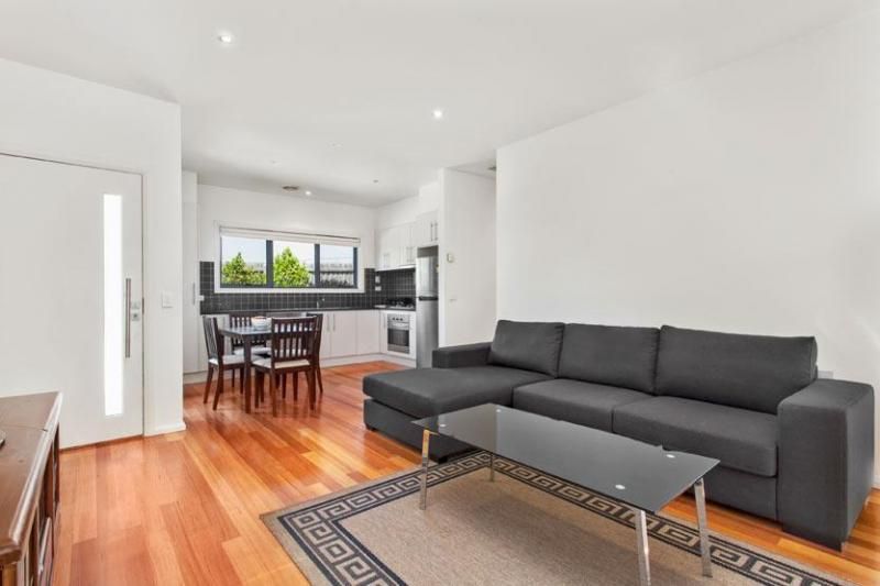 2/6 Roslyn Street, STRATHMORE VIC 3041, Image 1