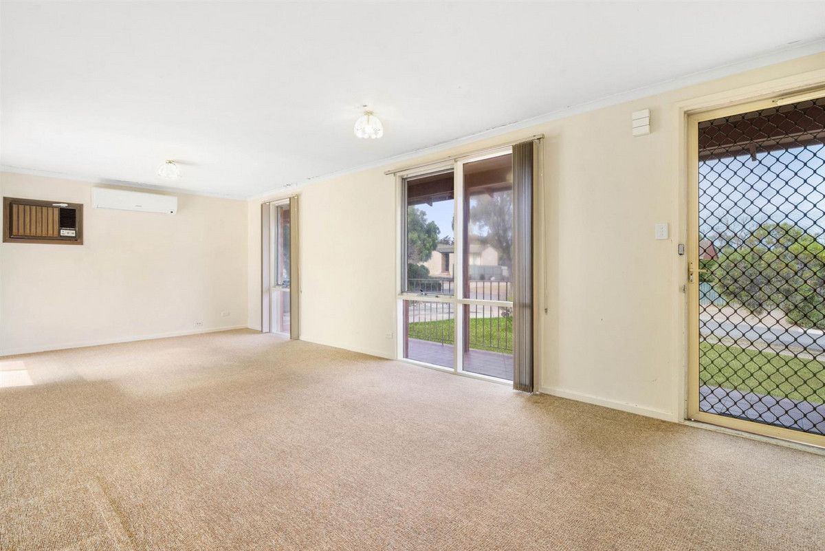 34 Poznan Crescent, Hackham West SA 5163, Image 2