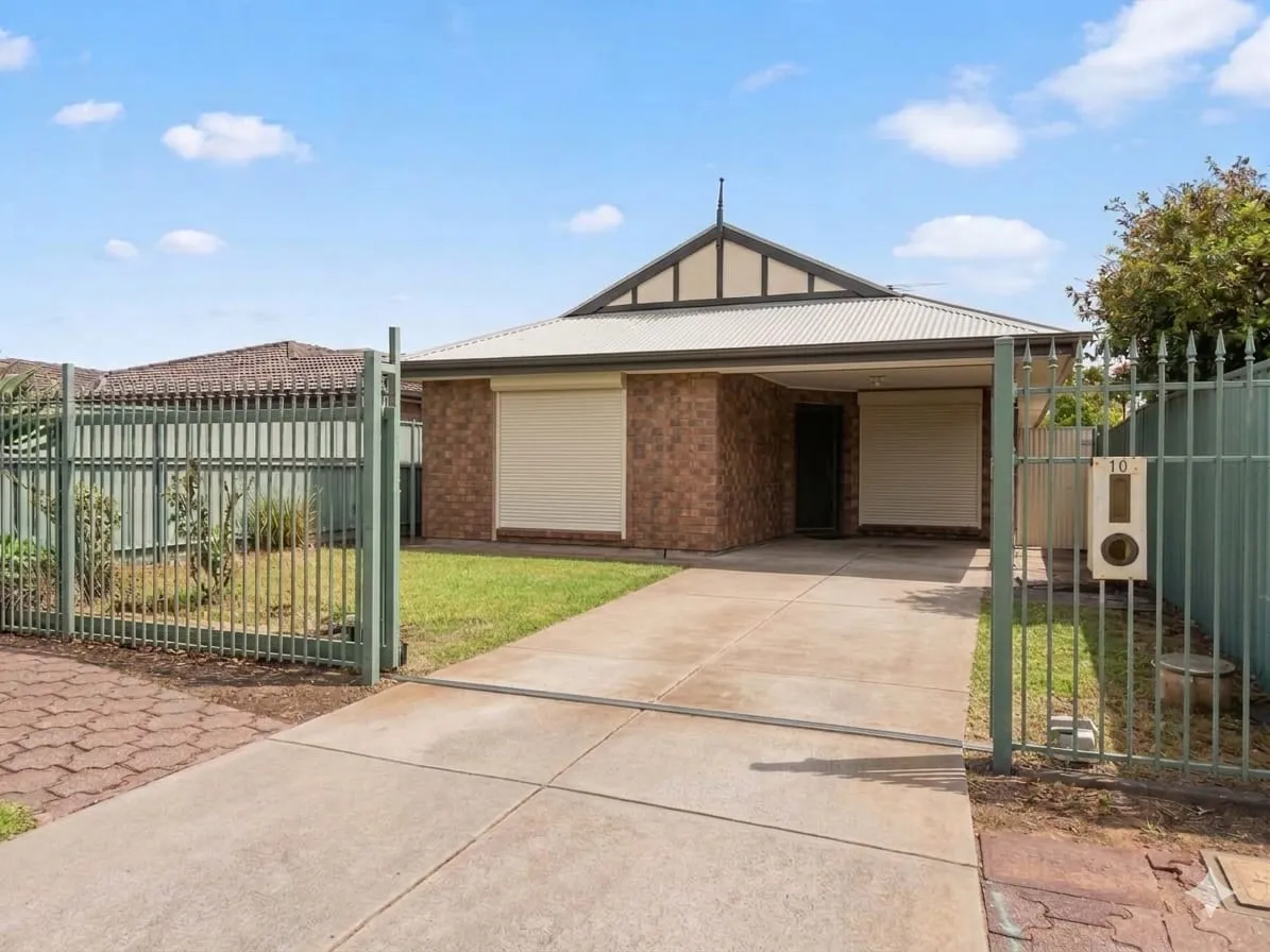 Modern 3-Bedroom Home with Ensuite in a Quiet Location - Easy Living - View 2