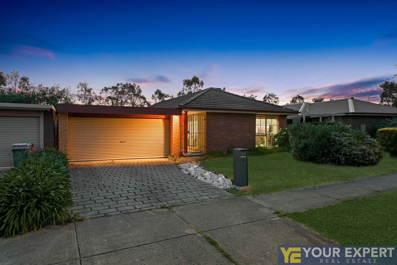 3 bedrooms House in 10 Heatherlea Crescent NARRE WARREN VIC, 3805