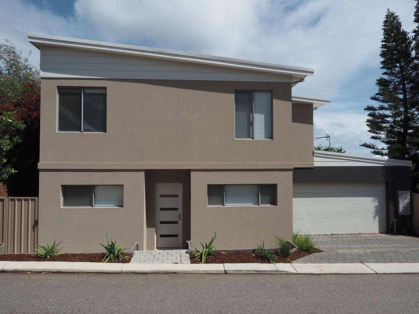 3 bedrooms Townhouse in 116C Duke Street SCARBOROUGH WA, 6019