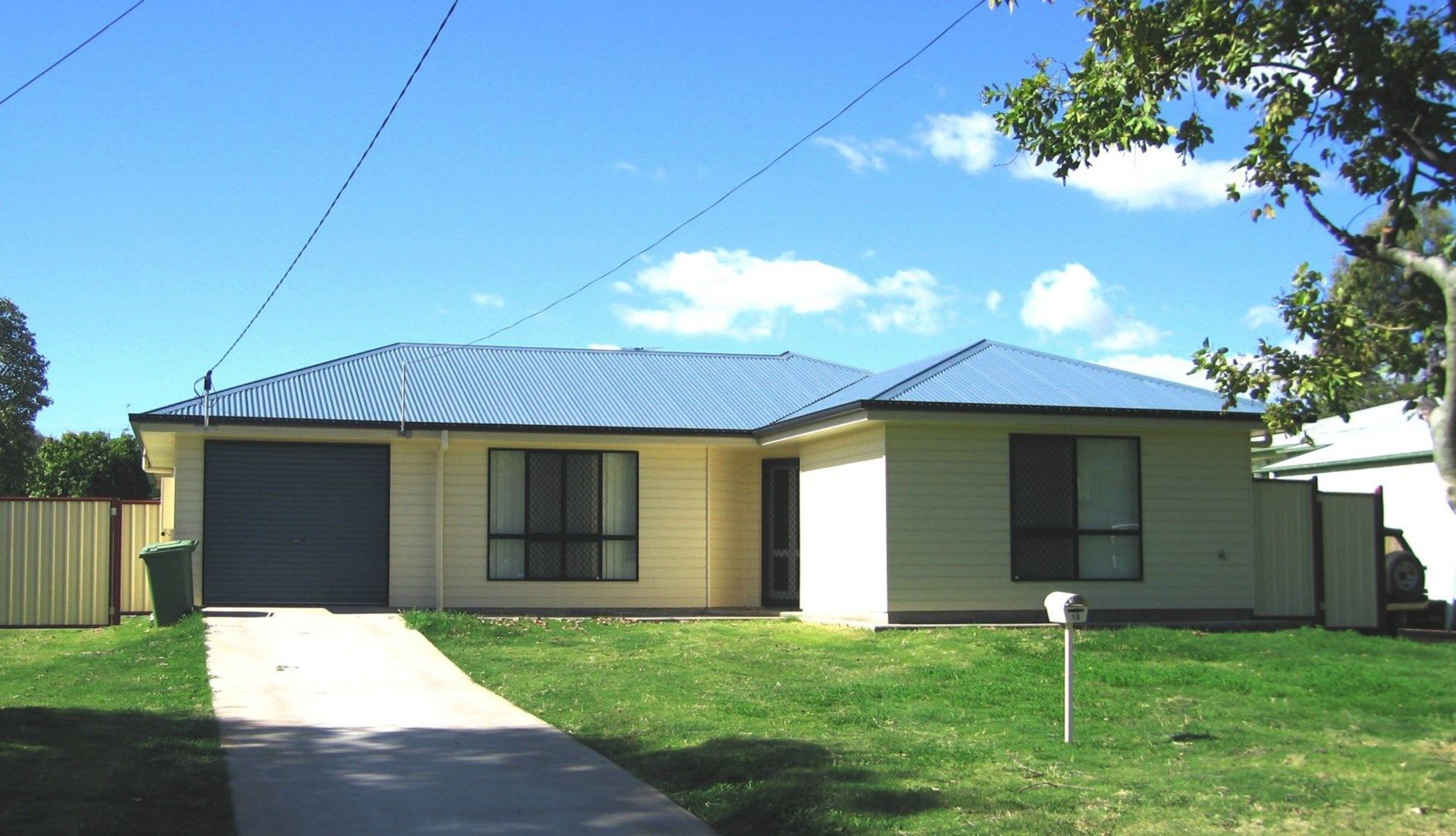 4 bedrooms House in 13 Sandalwood Street BLACKWATER QLD, 4717