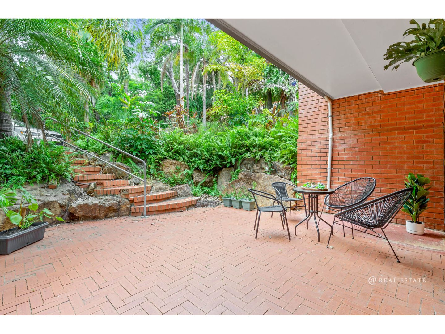 2/33 Scenic Highway, Cooee Bay Property History & Address Research