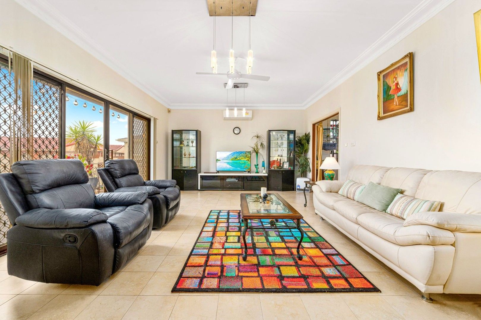 4 bedrooms House in 11 Segefield Place CASULA NSW, 2170