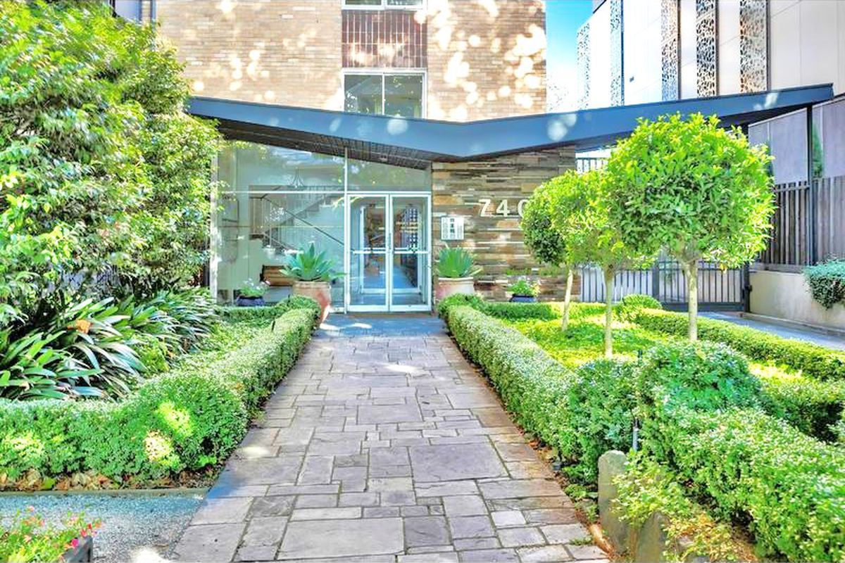 2 bedrooms Apartment / Unit / Flat in 16/740 Orrong Road TOORAK VIC, 3142