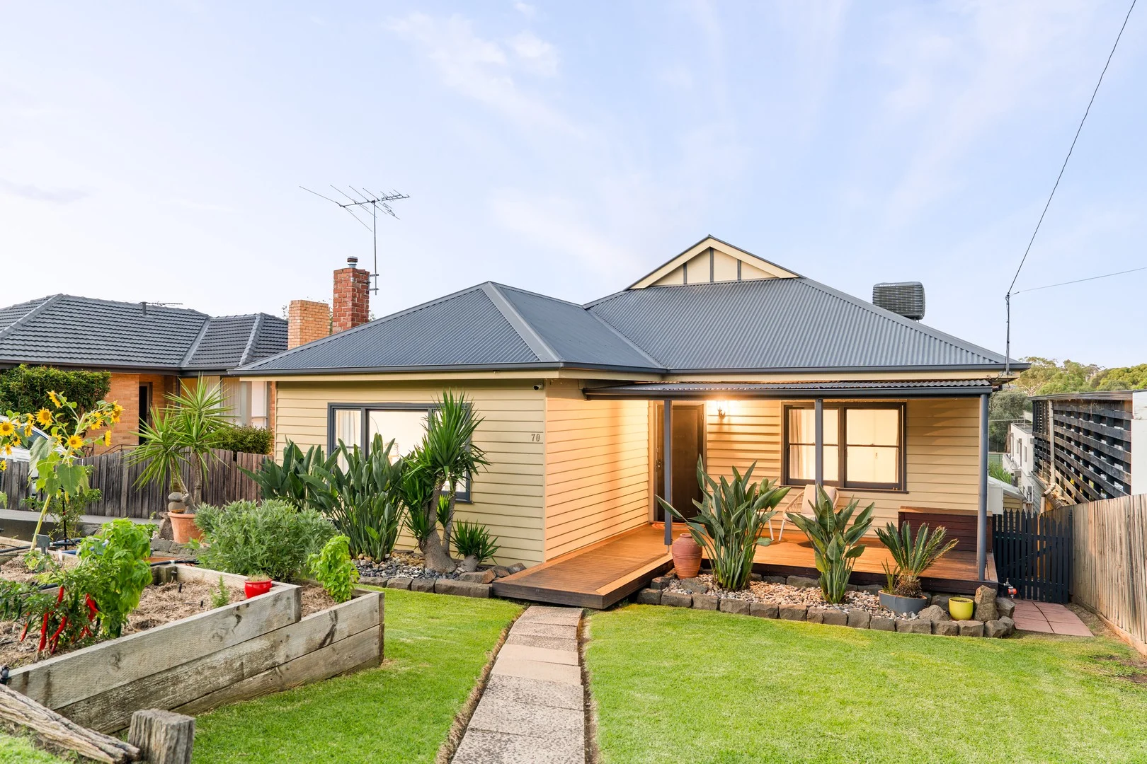 Primary image of 70 Willonga Street, Strathmore VIC 3041