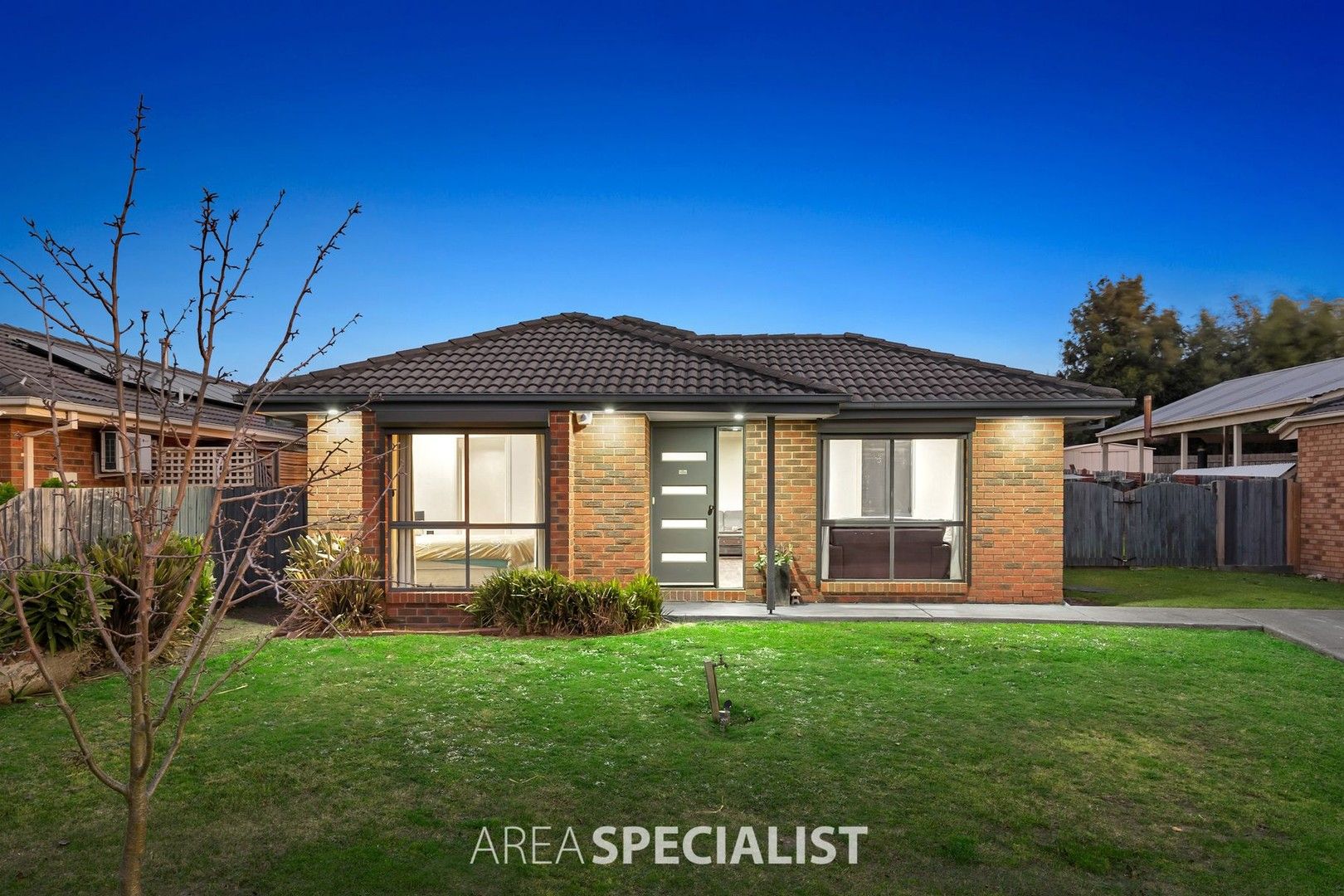 5 Nyarrin Place, Cranbourne West VIC 3977, Image 0