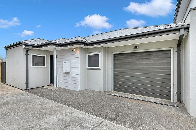 2 bedrooms House in 4/23 Railway Avenue LAVERTON VIC, 3028