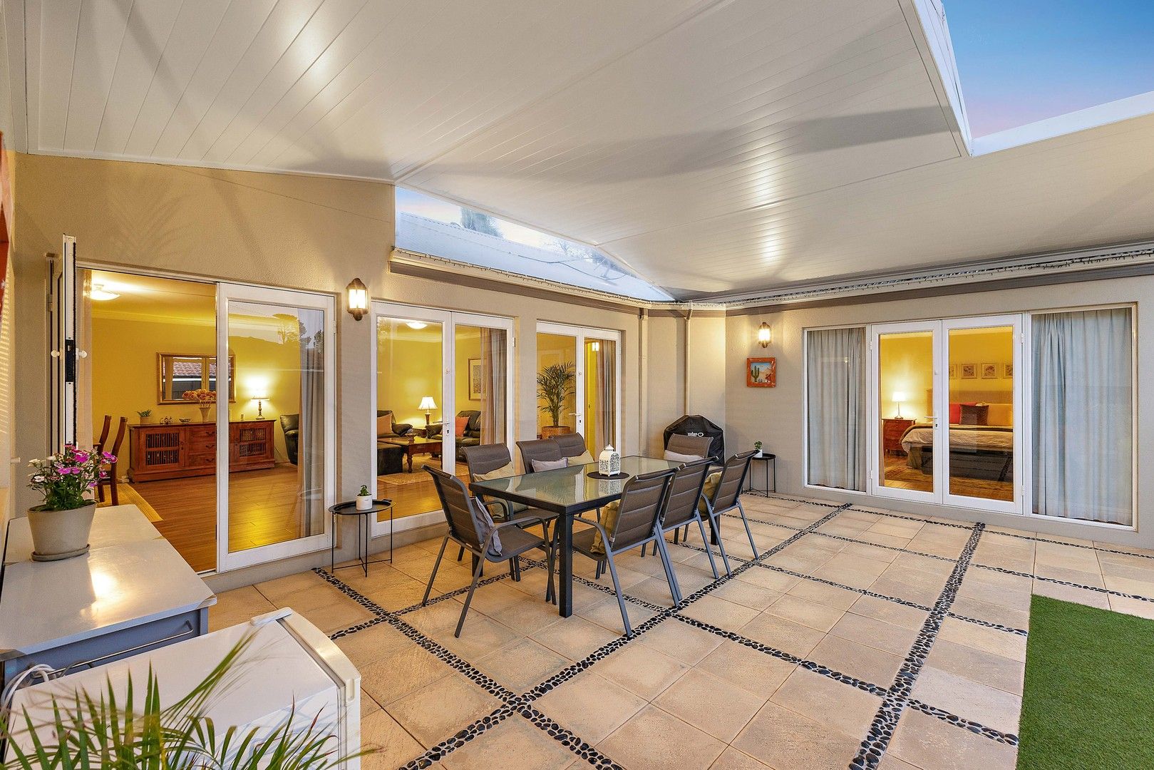 5 bedrooms House in 17 Max Forman Court COMO WA, 6152