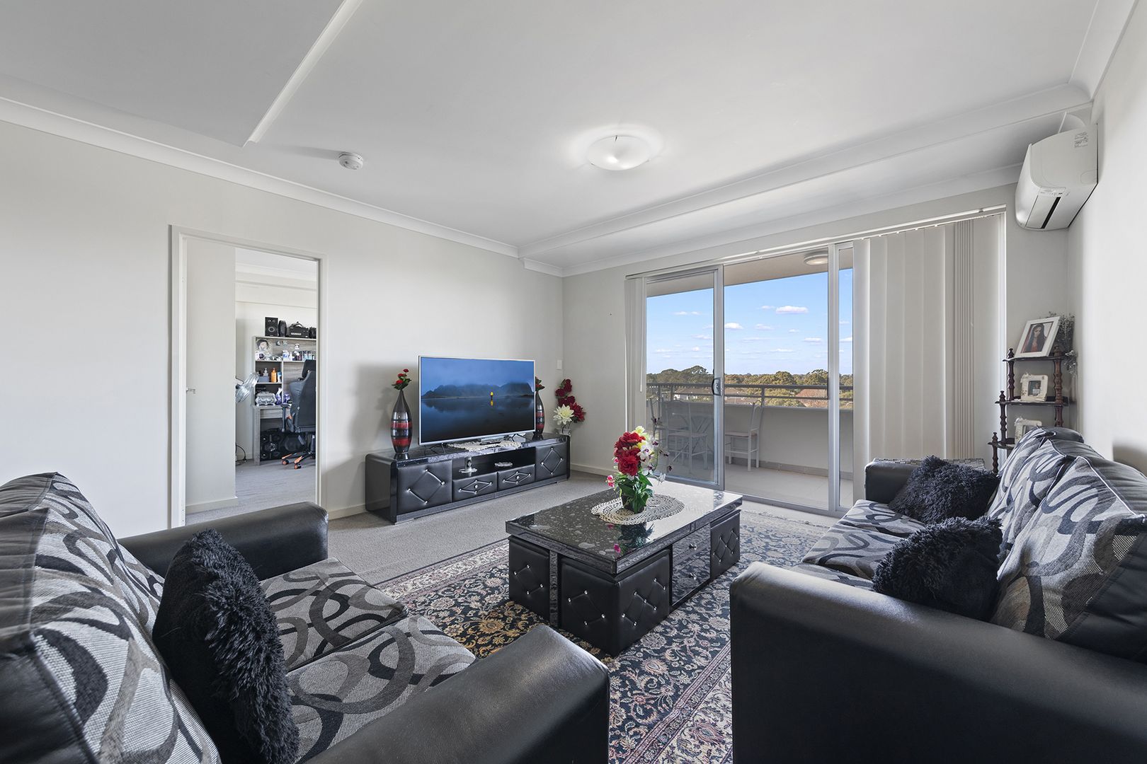 432/17-21 The Crescent, Fairfield NSW 2165, Image 2
