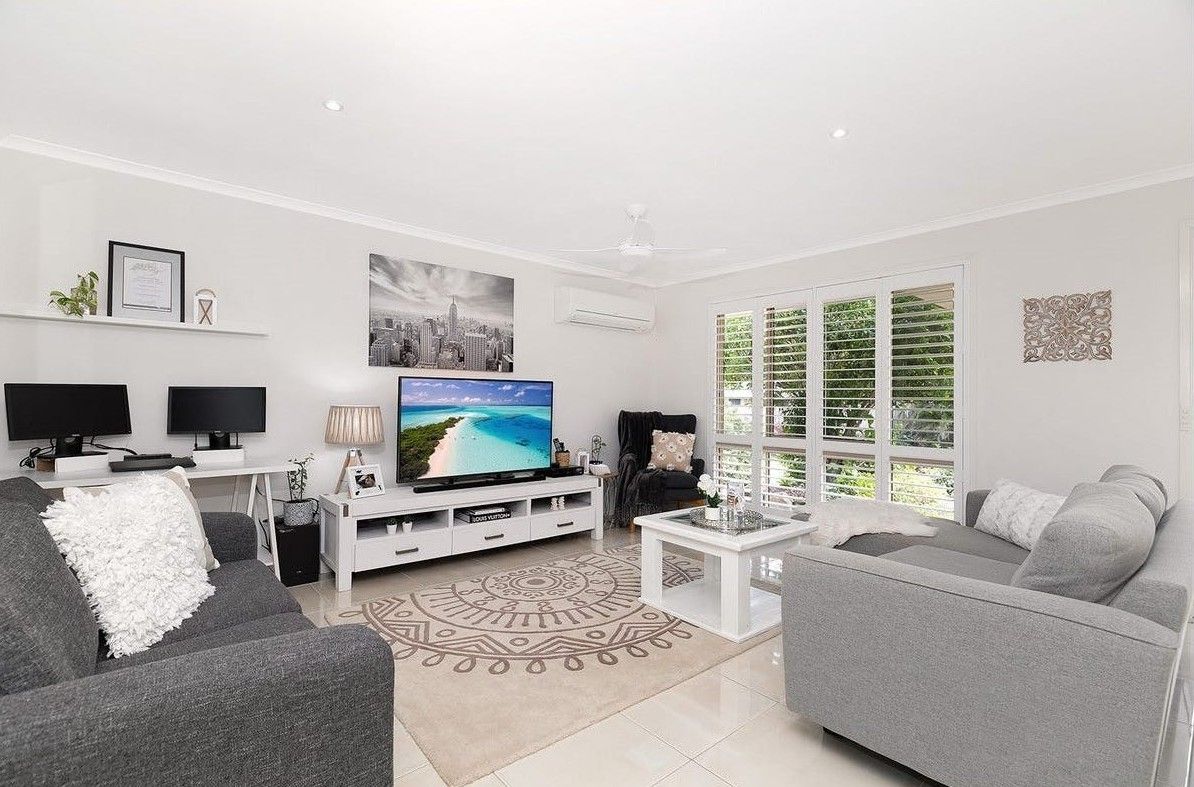 4 bedrooms House in 9 Elwood Court EATONS HILL QLD, 4037