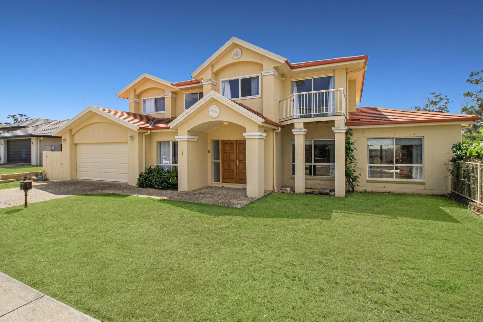 3 bedrooms House in 1 Carthage Street AUGUSTINE HEIGHTS QLD, 4300