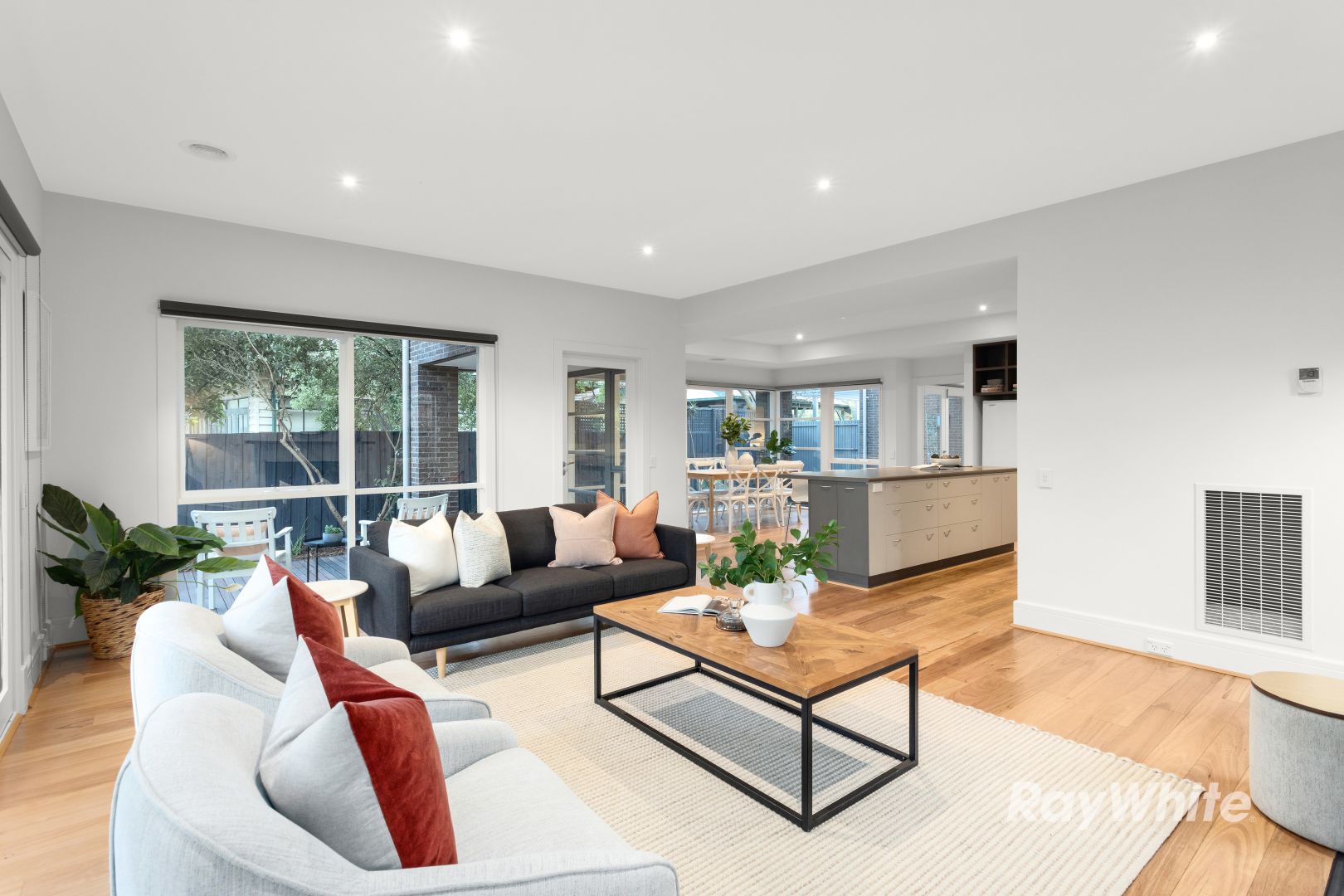 18 Doris Street, Murrumbeena VIC 3163, Image 2