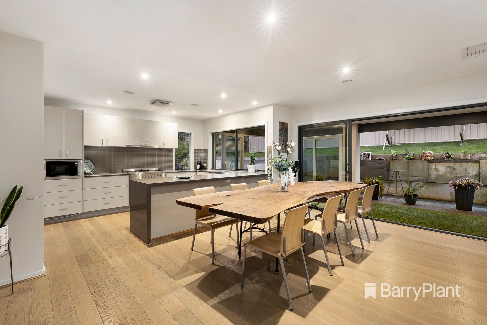 687 Heidelberg Kinglake Road, Hurstbridge VIC 3099, Image 2