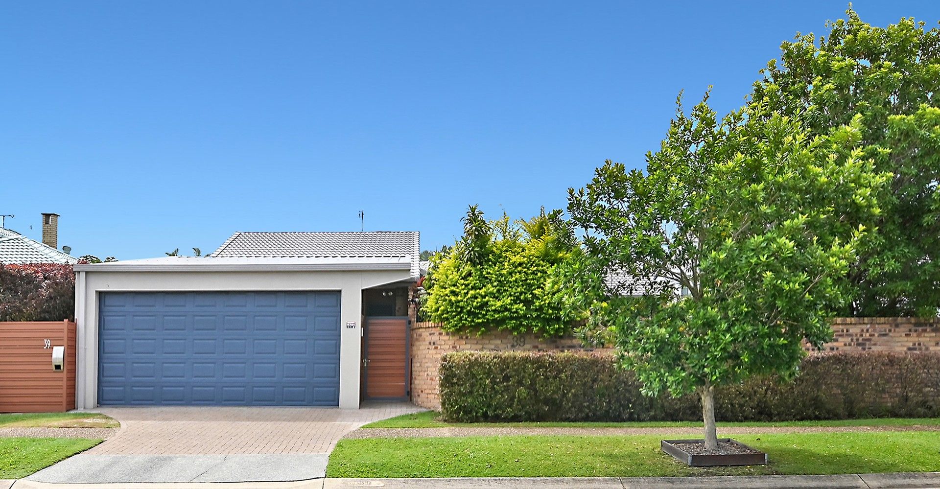 5 bedrooms House in 39 Dunkeith Avenue BENOWA QLD, 4217