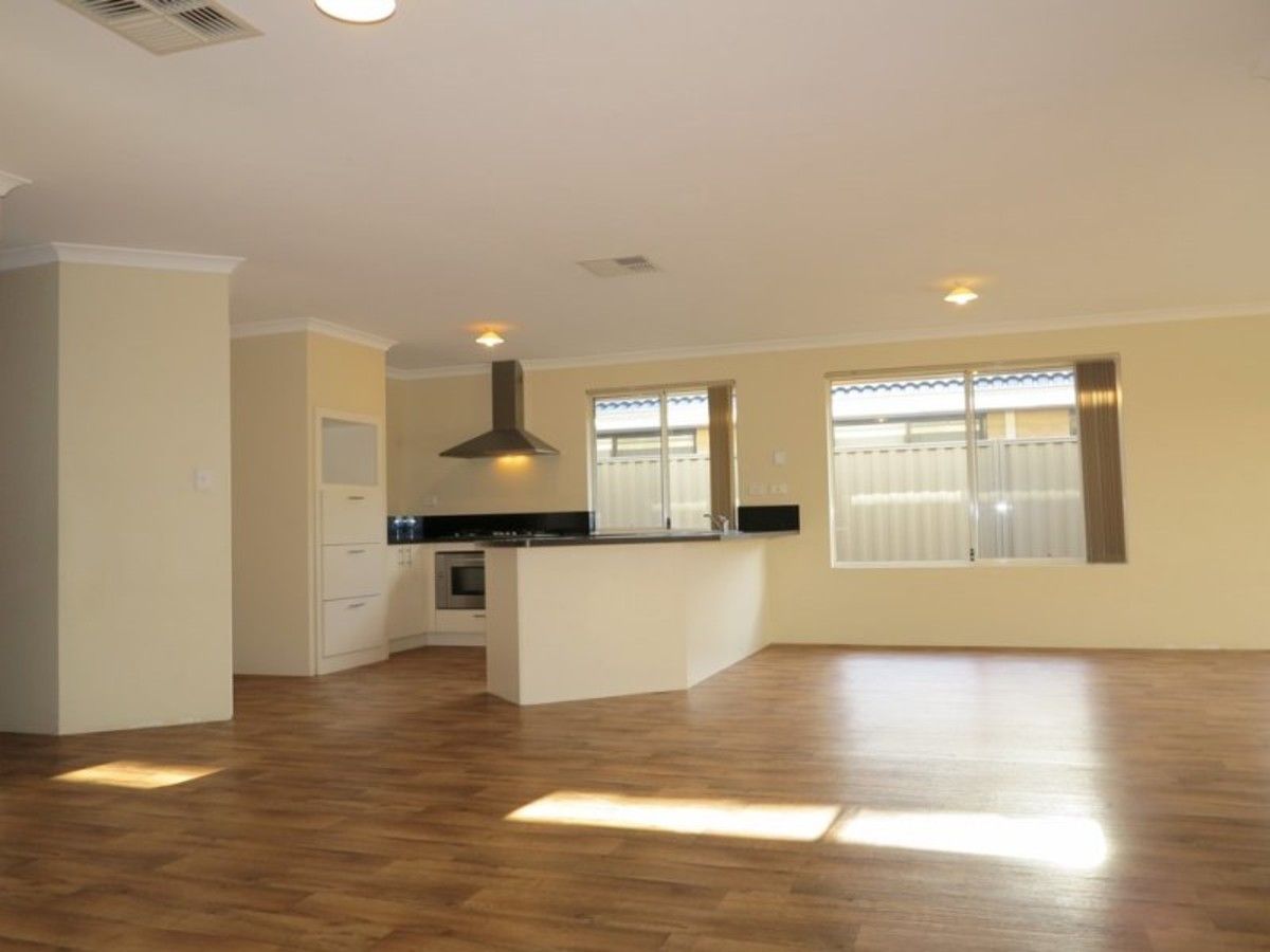 5 bedrooms House in 58 Pleasant Avenue PIARA WATERS WA, 6112