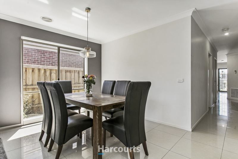 31 Paxford Drive, Cranbourne North VIC 3977, Image 2