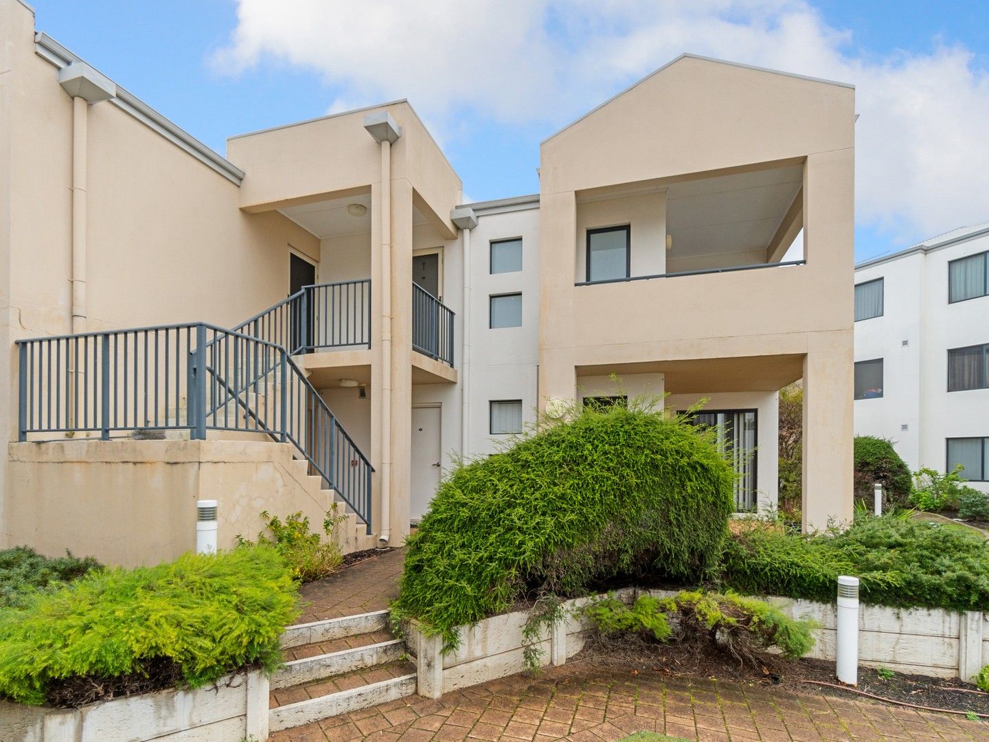 3 bedrooms Apartment / Unit / Flat in 42/17 Southdown Place THORNLIE WA, 6108