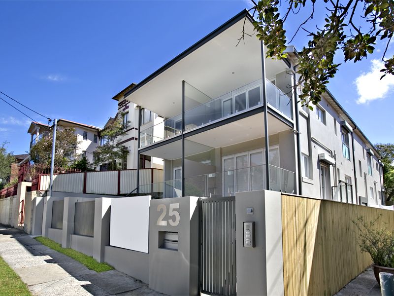 2 bedrooms Apartment / Unit / Flat in 3/25 Bennett St BONDI NSW, 2026