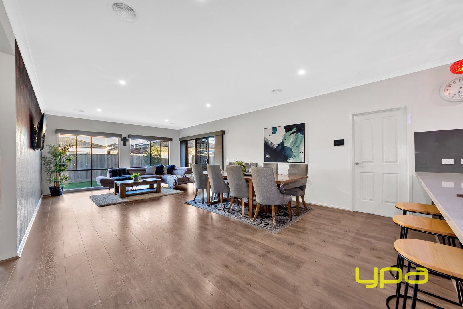 5 bedrooms House in 10 Emery Drive CLYDE NORTH VIC, 3978