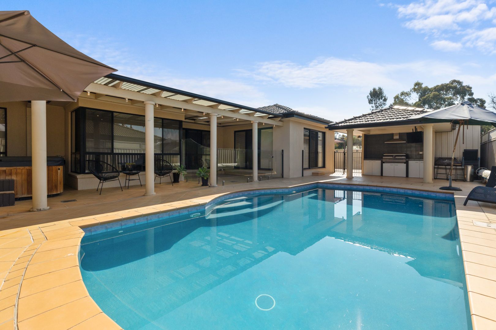 12 Coventry Place, Lake Albert NSW 2650, Image 2