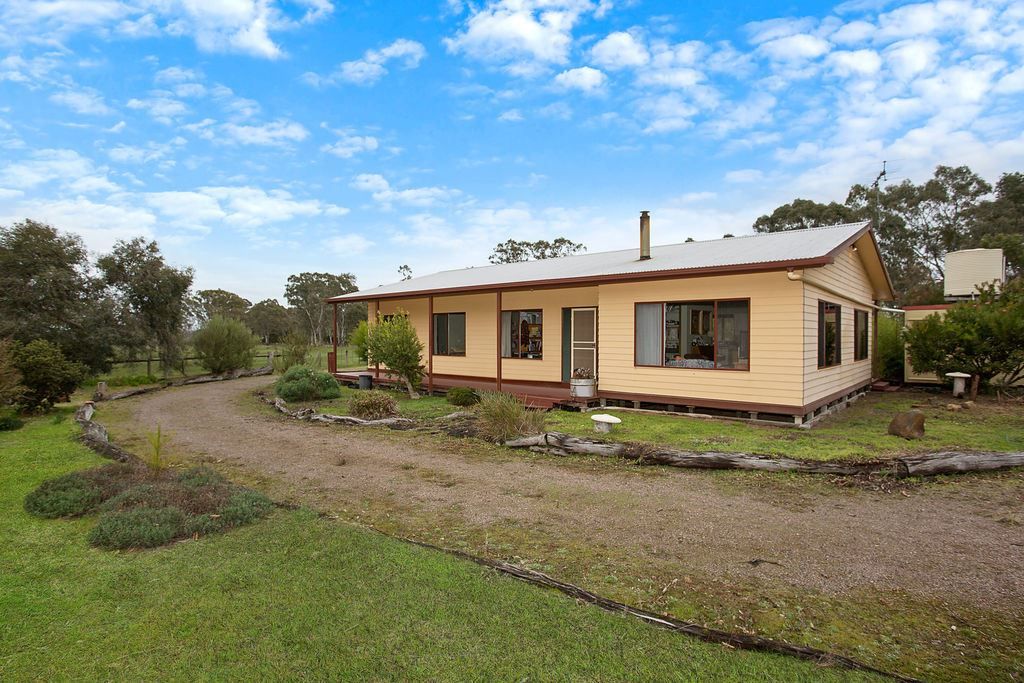 583 McCutcheons Road, Cavendish VIC 3314, Image 2