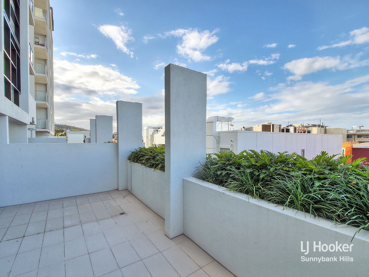 2102/1-5 Cremin Street, Upper Mount Gravatt QLD 4122, Image 2