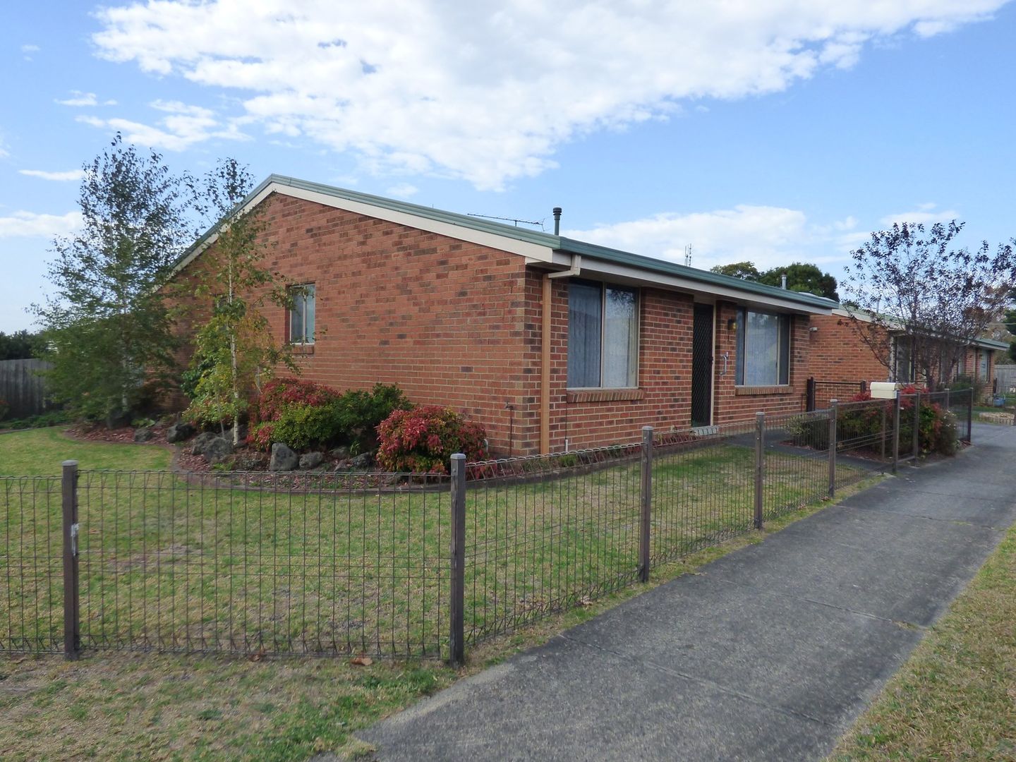 Unit 1/1 Saxtons Dr, Moe VIC 3825, Image 2