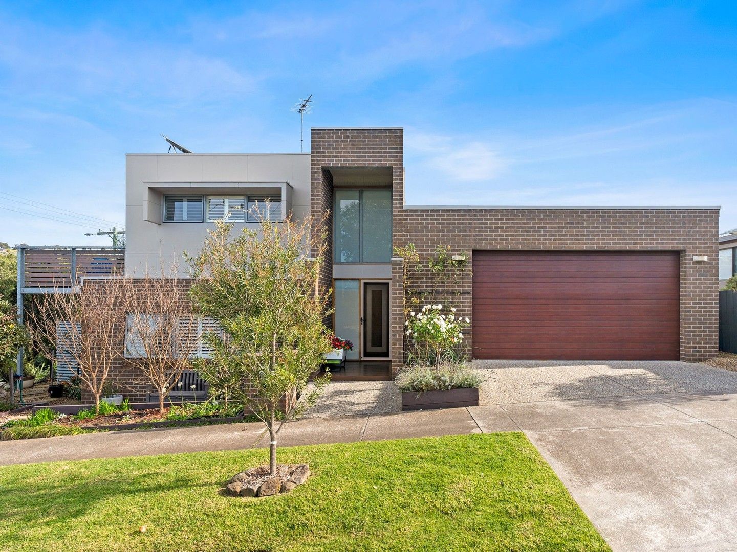 8 Dundee Place, Newtown VIC 3220, Image 0