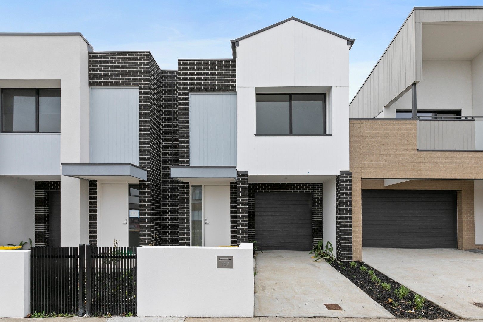 3 bedrooms House in 124 Royal Road BRAYBROOK VIC, 3019