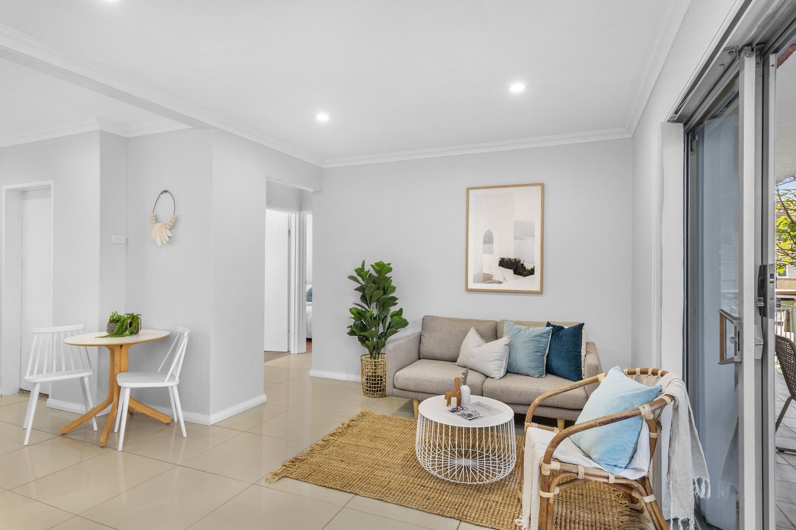 2 bedrooms Apartment / Unit / Flat in 2/13 Lismore Avenue DEE WHY NSW, 2099