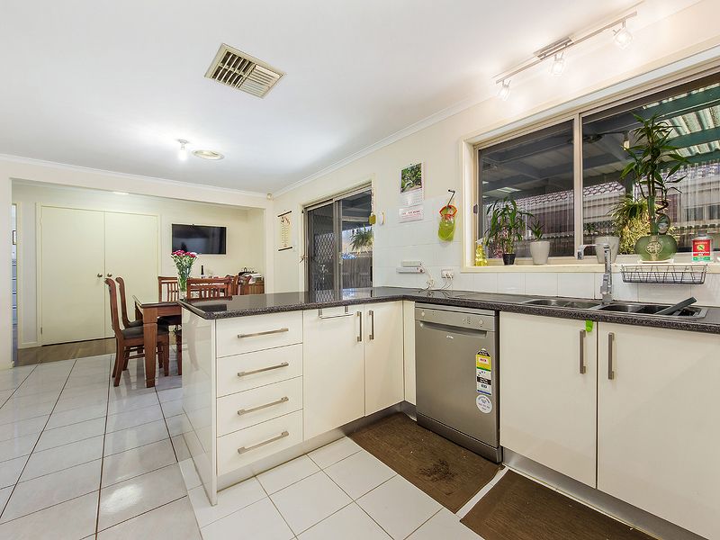 11 Bottlebrush Court, SUNSHINE WEST VIC 3020, Image 2