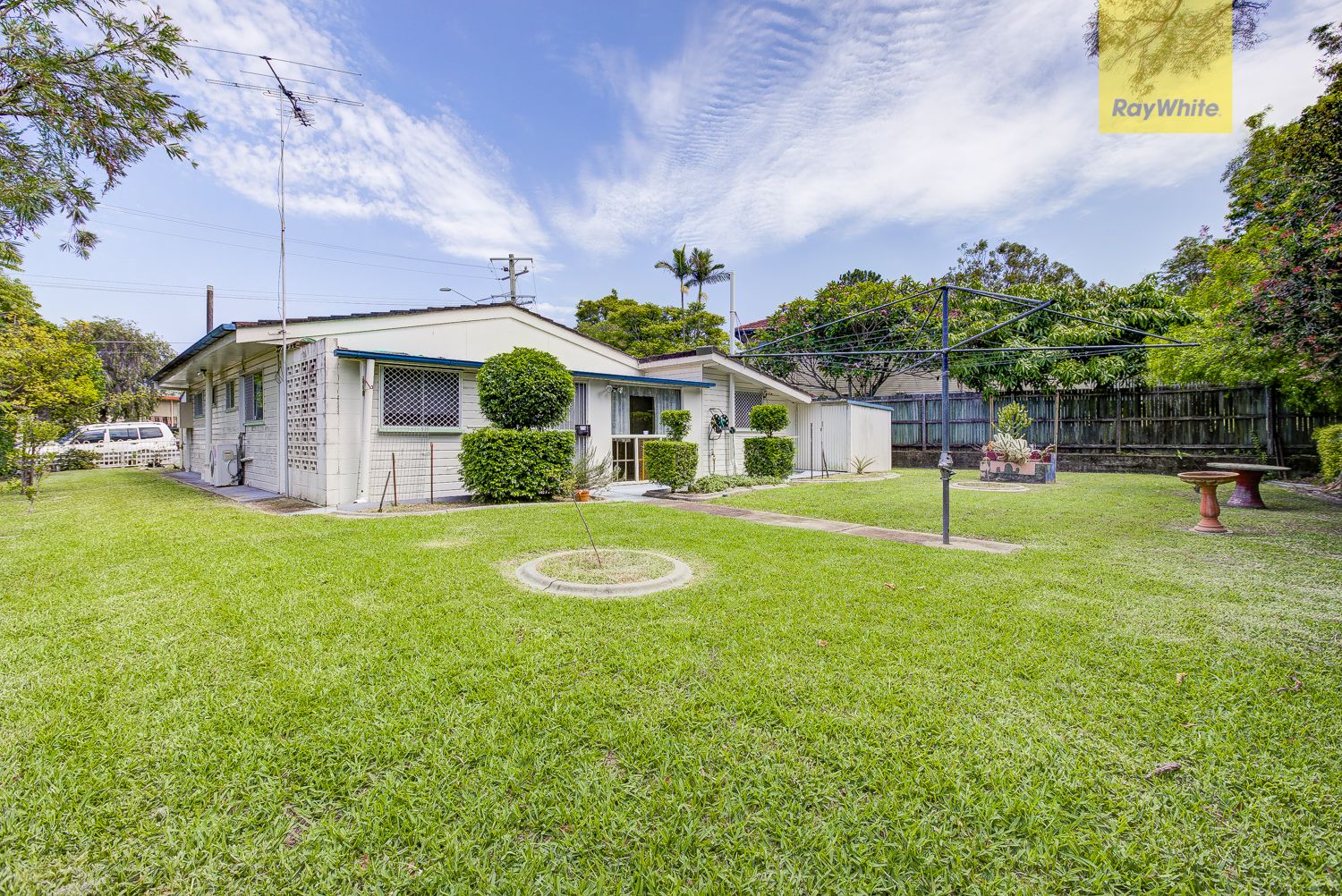 3 bedrooms House in 142 Jacaranda Avenue LOGAN CENTRAL QLD, 4114