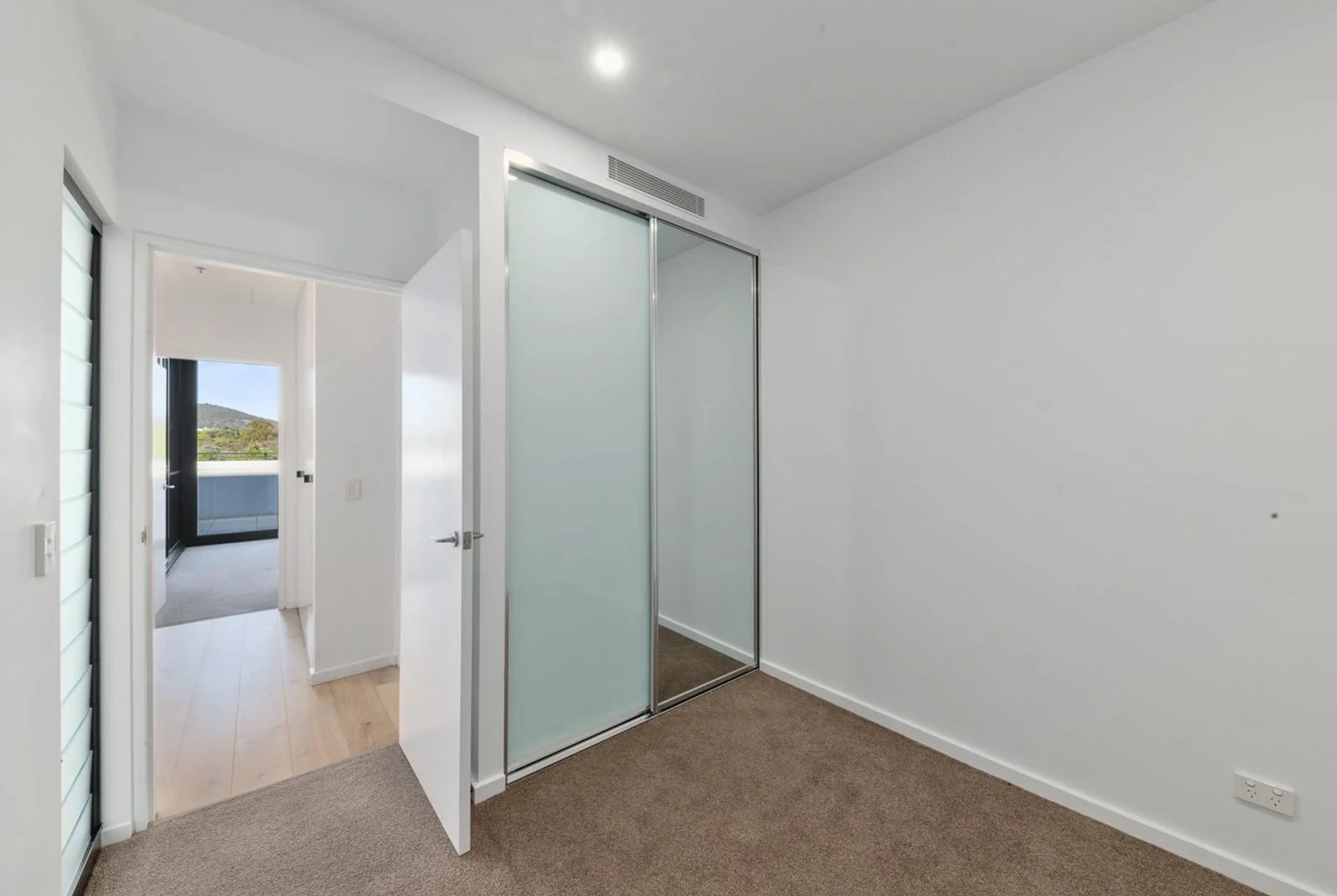 Additional image 5 of 24/2 Light Street, Griffith ACT 2603