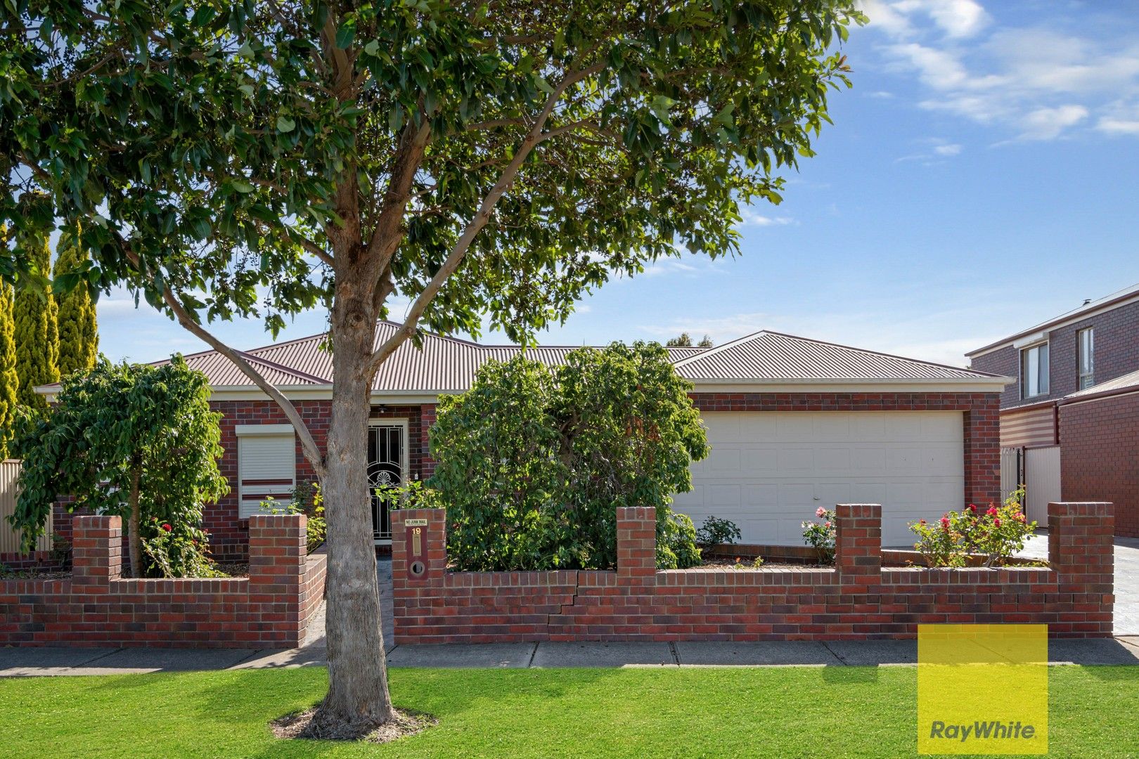 5 bedrooms House in 19 Torquata Court HOPPERS CROSSING VIC, 3029