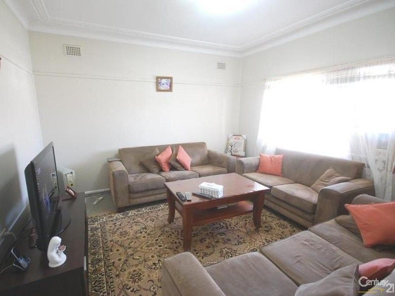 49 Evans Street, Fairfield Heights NSW 2165, Image 2