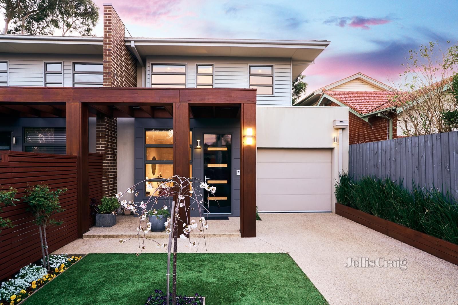 4 bedrooms Townhouse in 1B Mavho Street BENTLEIGH VIC, 3204