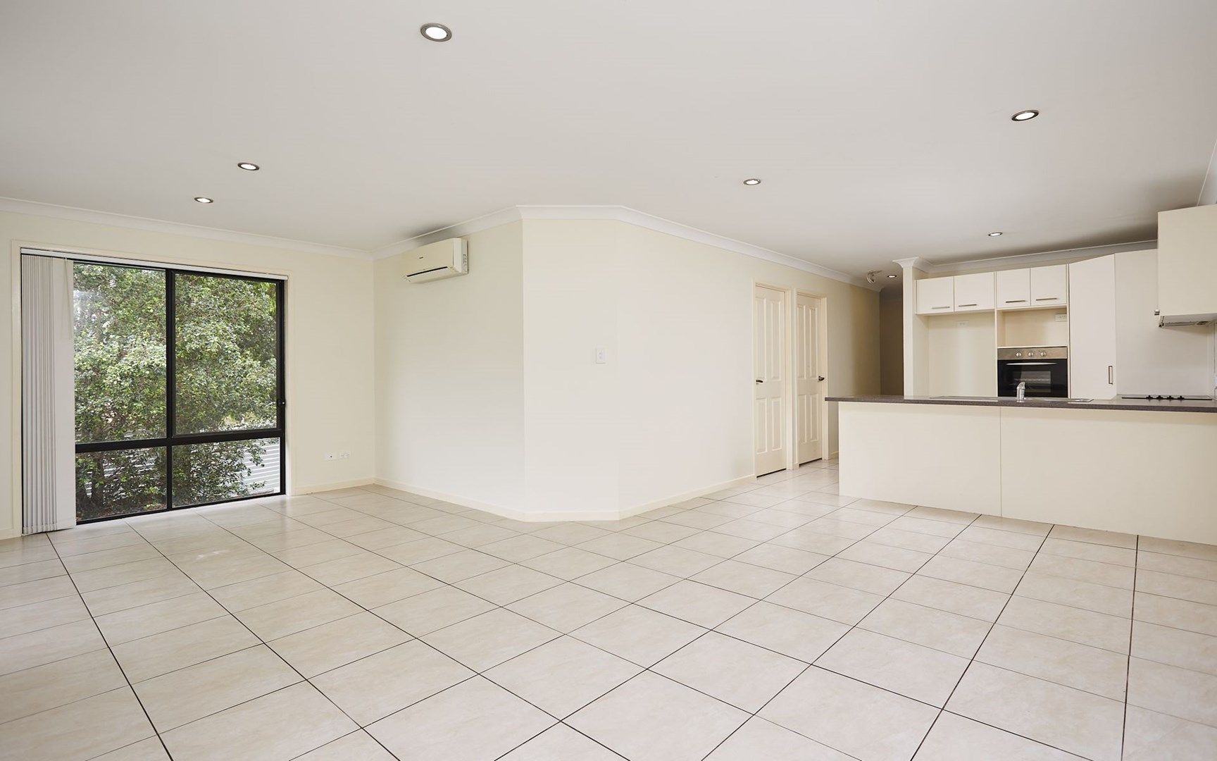 2/1 Fortescue Street, Pacific Pines QLD 4211, Image 0