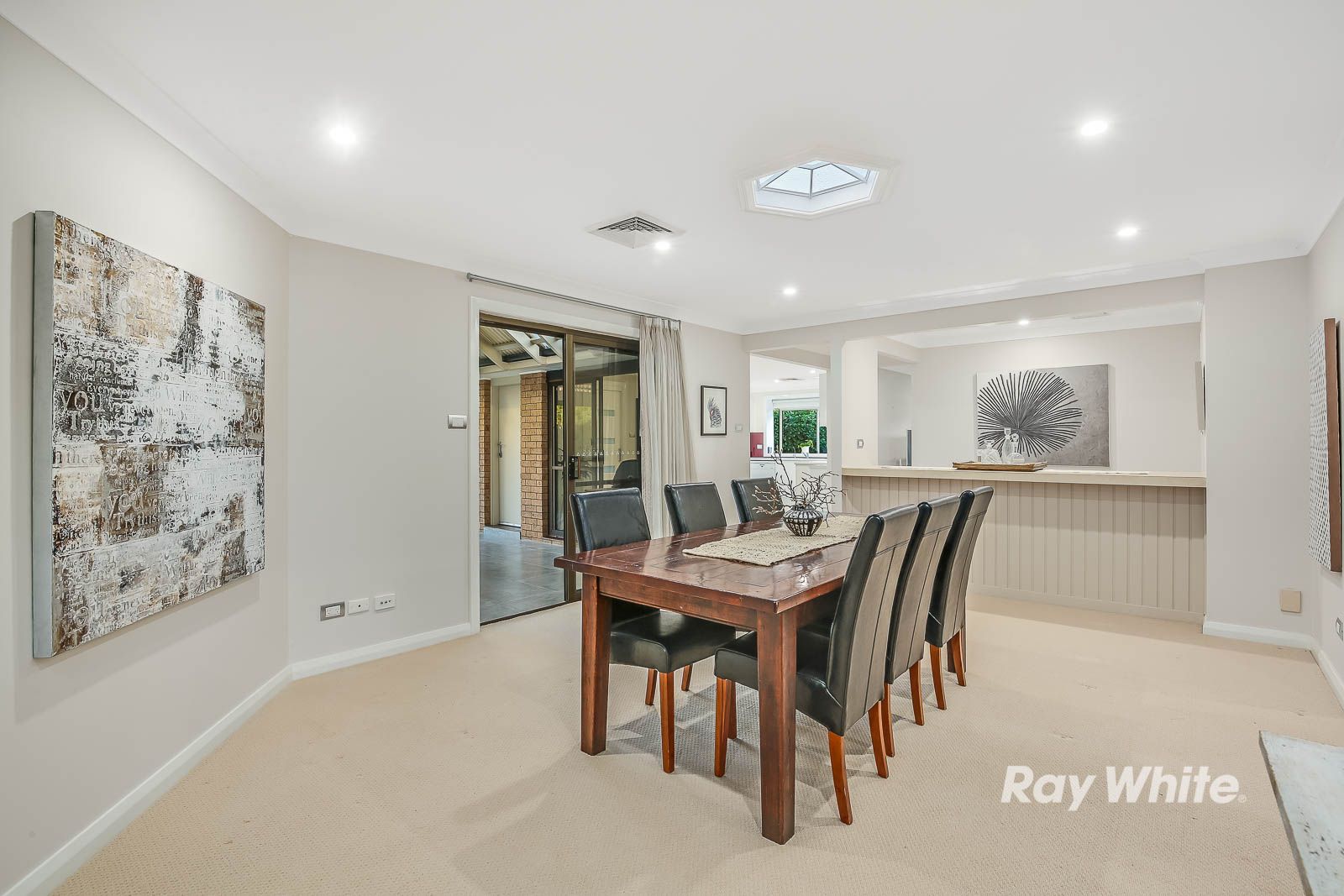 16 Chiltern Crescent, Castle Hill NSW 2154, Image 2